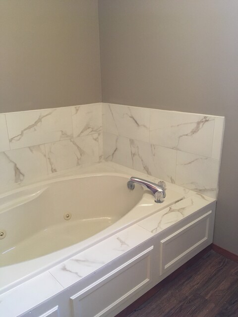 Splash around tub and sink -More pics to follow